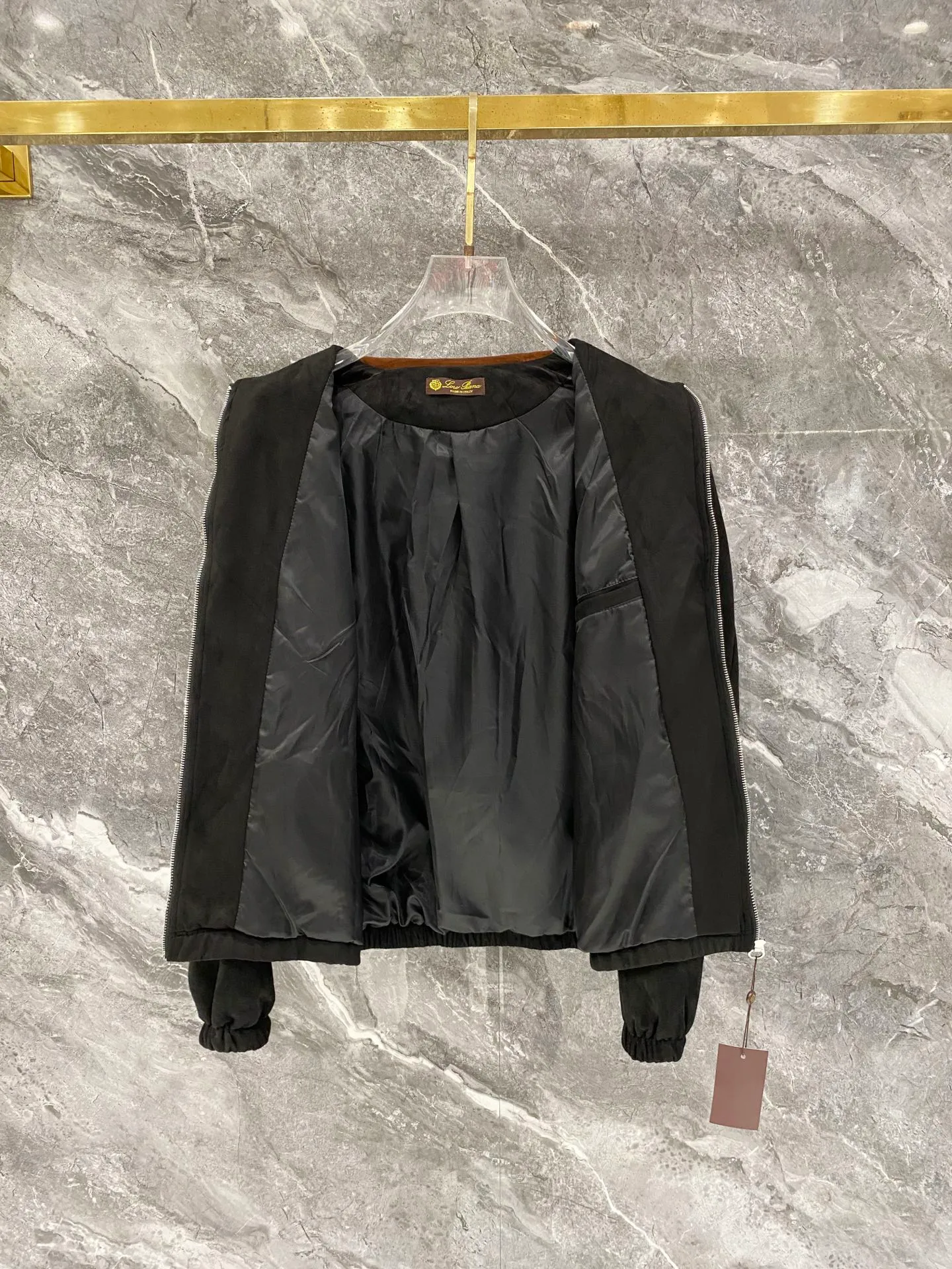 Loro Piana·Noyou Piana suit 26ss customized top-quality fabrics new jackets casual pants, ribbon letter embroidery stitching new show products‼ The product is in perfect condition, comfortable and warm, complete with three labels, full and attractive color, very outstanding design, customized hardware accessories can easily enhance the fashion sense, the workmanship is extremely elegant and rigorous, and the wiring is neat and meticulous! A masterpiece from a famous designer! The upper body does not look bloated and is super handsome! Sizes：M～XXXL